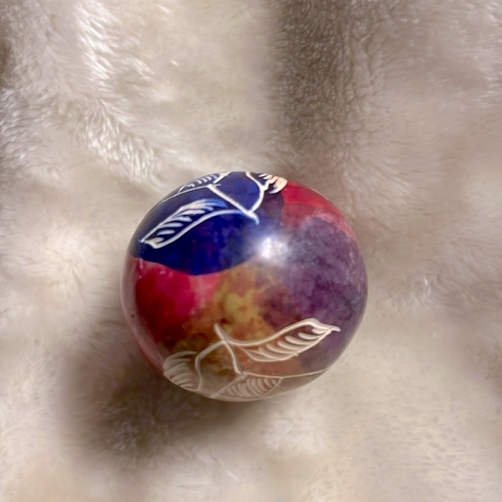 🇰🇪👱🏾♀️🌹 AFRICAN HAND CARVED ETCHED FLORAL DECORATIVE STONE EGG FROM KENYA